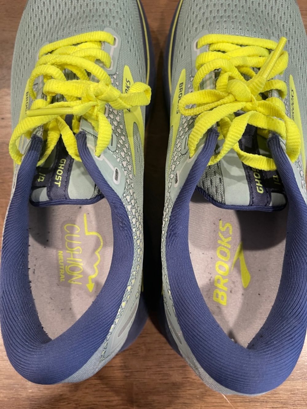 Brooks Women’s Running Shoes in Teal and Neon Yellow - Picture 3 of 6